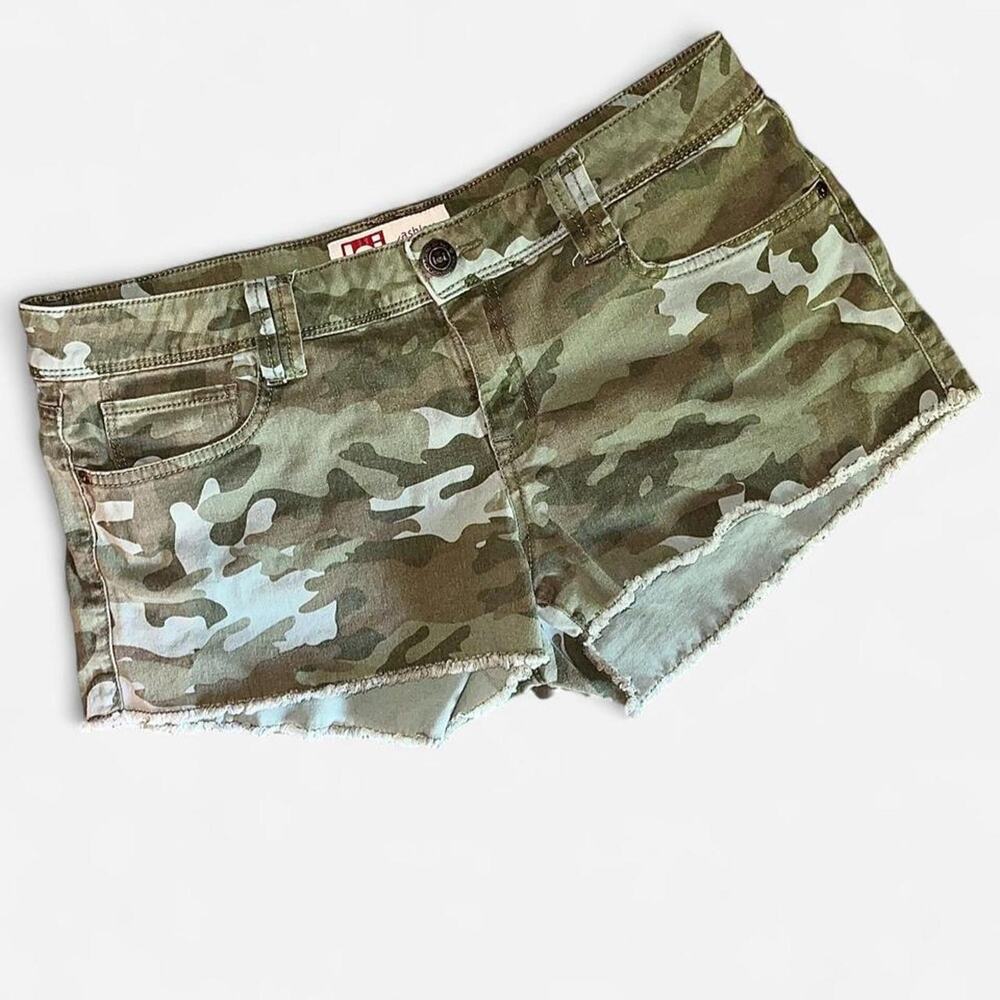L.e.i. Camo Ashley Lowrise Short Shorts - Size 13 Regular